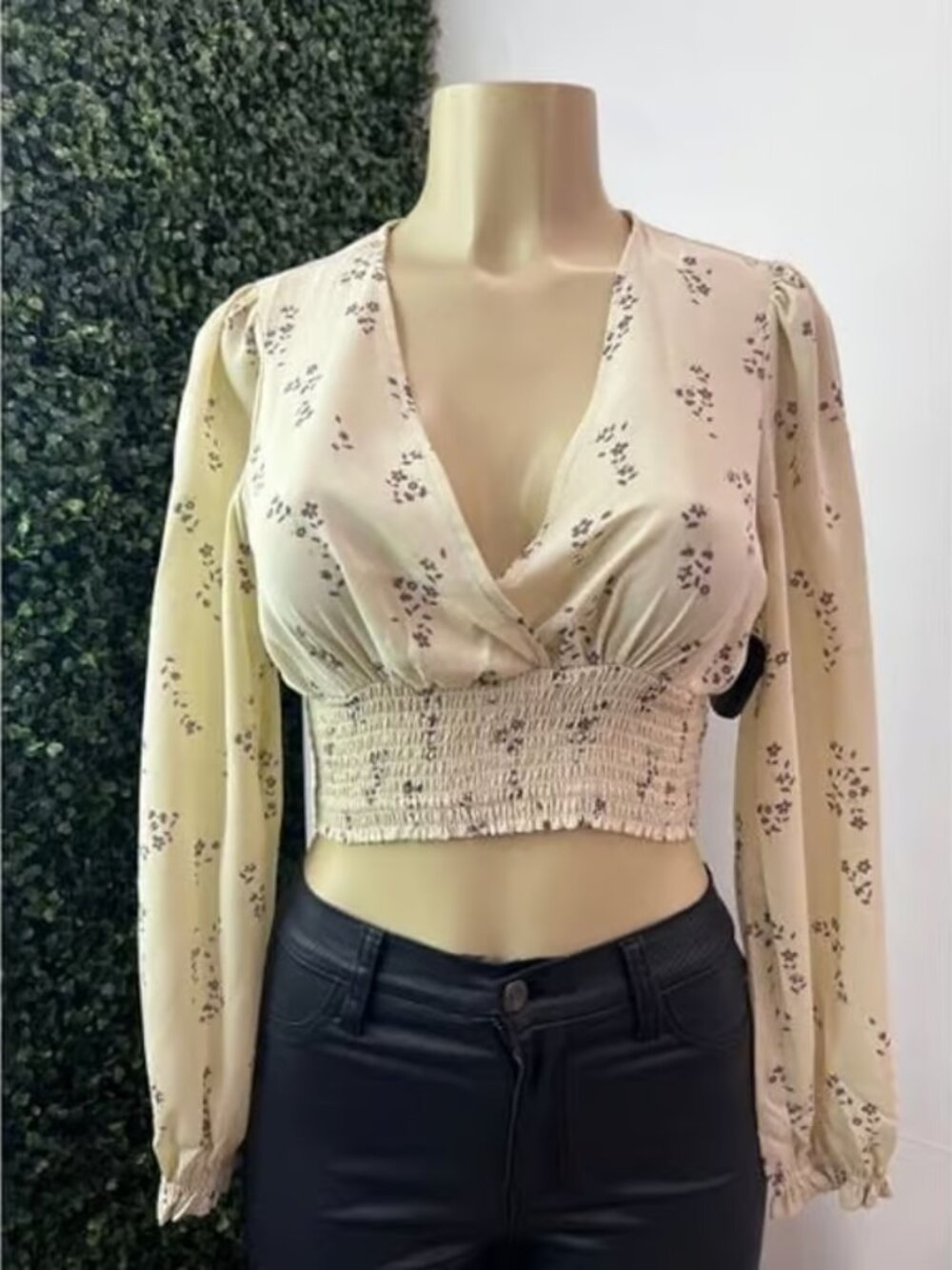 Love Tree Anthropology Crop Top Smocking Blouse Womens medium Floral Beige